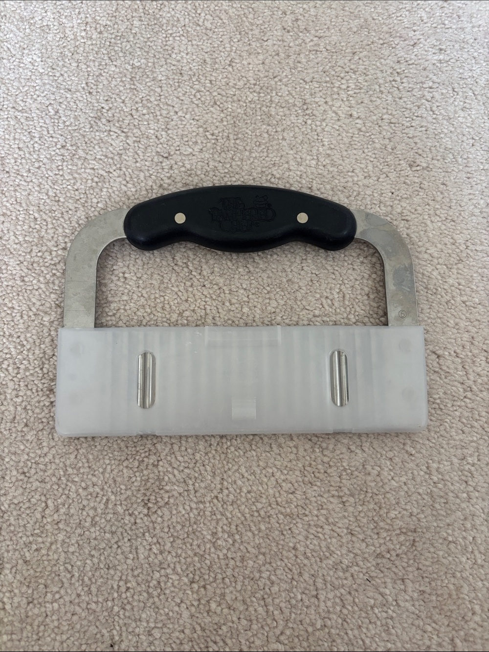 The Pampered Chef Black Handle Crinkle Cutter with White Guard